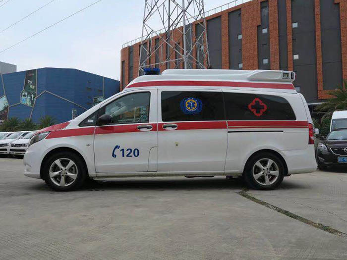梅德赛斯-奔驰 救护车