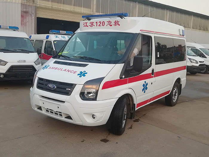 福特V348 短轴救护车