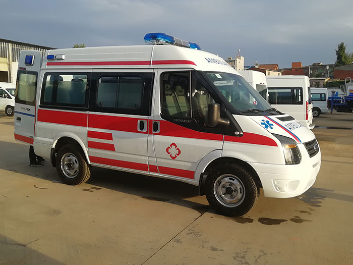 福特V348 短轴救护车